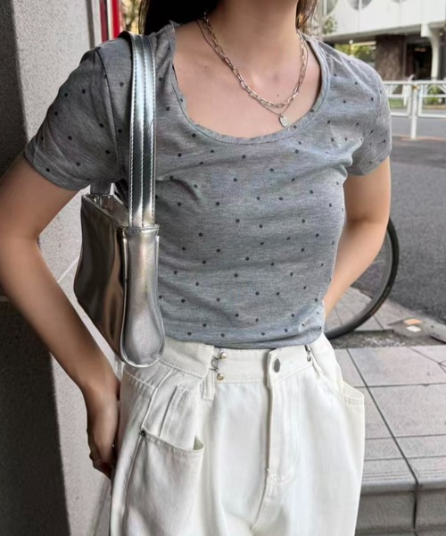 mebole(メボレ)の「dot short sleeved top(Tシャツ/カットソー・レディース・アイボリー/グレー・FREE)」の2枚目の写真