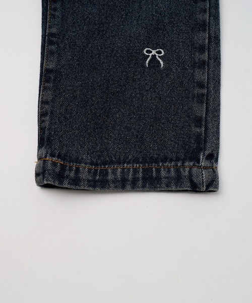 URBAN CHERRY（アーバンチェリー）の「ミニリボン刺繍ストレートデニムパンツ（デニムパンツ・キッズ・ブルー・120cm/130cm/160cm/150cm/140cm/110cm）」の9枚目の写真