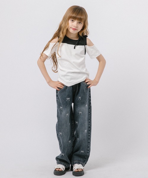 URBAN CHERRY（アーバンチェリー）の「ミニリボン刺繍ストレートデニムパンツ（デニムパンツ・キッズ・ブルー・120cm/130cm/160cm/150cm/140cm/110cm）」の4枚目の写真