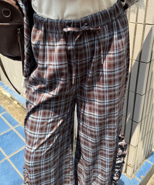 w closet(ダブルクローゼット)の「チェックフリルパンツ(その他パンツ・レディース・ボルドー/ブルー・FREE)」の8枚目の写真