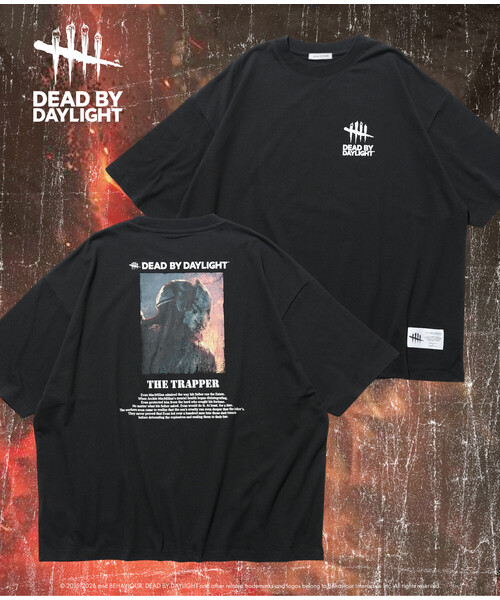FREAK'S STORE(フリークスストア)の「DEAD BY DAYLIGHT 別注 THE TRAPPER フォト バックプリント クルーネックTシャツ(Tシャツ/カットソー・メンズ・ホワイト/ブラック・LARGE/X-LARGE/MEDIUM)」の2枚目の写真