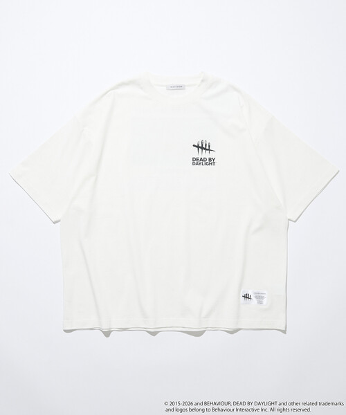 FREAK'S STORE(フリークスストア)の「DEAD BY DAYLIGHT 別注 THE TRAPPER フォト バックプリント クルーネックTシャツ(Tシャツ/カットソー・メンズ・ホワイト/ブラック・LARGE/X-LARGE/MEDIUM)」の3枚目の写真