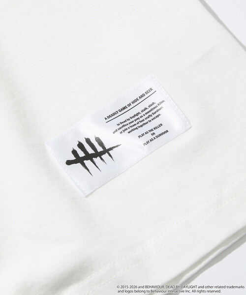FREAK'S STORE(フリークスストア)の「DEAD BY DAYLIGHT 別注 THE TRAPPER フォト バックプリント クルーネックTシャツ(Tシャツ/カットソー・メンズ・ホワイト/ブラック・LARGE/X-LARGE/MEDIUM)」の7枚目の写真