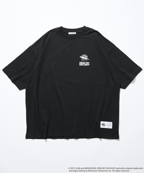 FREAK'S STORE(フリークスストア)の「DEAD BY DAYLIGHT 別注 THE TRAPPER フォト バックプリント クルーネックTシャツ(Tシャツ/カットソー・メンズ・ホワイト/ブラック・LARGE/X-LARGE/MEDIUM)」の10枚目の写真