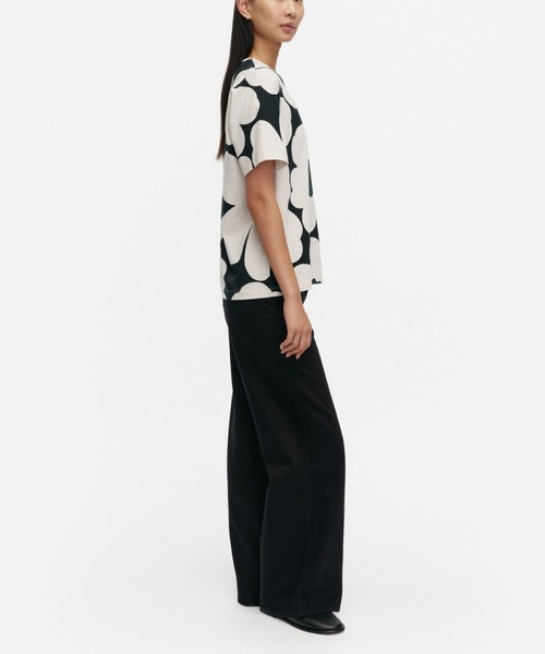 marimekko(マリメッコ)の「Tunnit Unikko / T-shirt(Tシャツ/カットソー・レディース・ホワイト系その他・MEDIUM/SMALL/X-SMALL/XX-SMALL/LARGE)」の2枚目の写真
