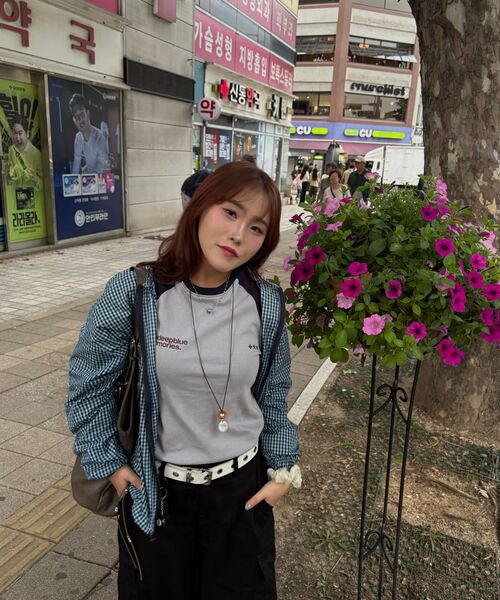 mydeepbluememories(マイディープブルーメモリーズ)の「Mm Symbol Logo Raglan Tee (GREY/NAVY)(Tシャツ/カットソー・レディース・グレー×サックスブルー・WOMENS/MENS)」の4枚目の写真