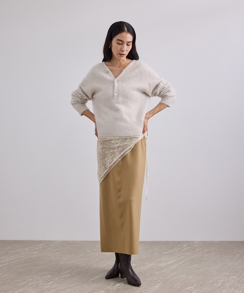SALON adam et rope'(サロン アダム エ ロペ)の「Super100 ウールスムースナロースカート(スカート・レディース・ブラック/ベージュ・M/S)」の5枚目の写真