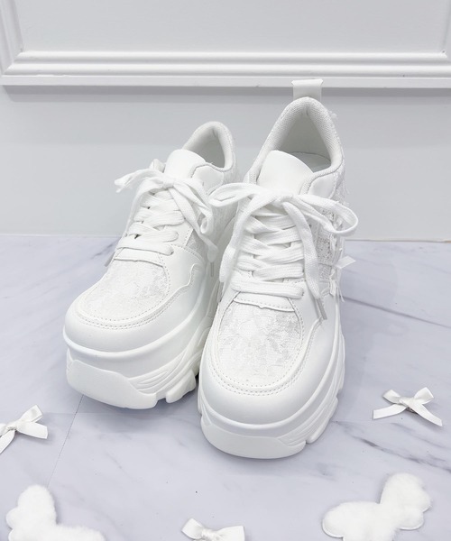 MA*RS(アメーバーマーズ)の「りぼんレーススニーカー(スニーカー・レディース・ホワイト・SMALL/MEDIUM/LARGE/LL)」の2枚目の写真