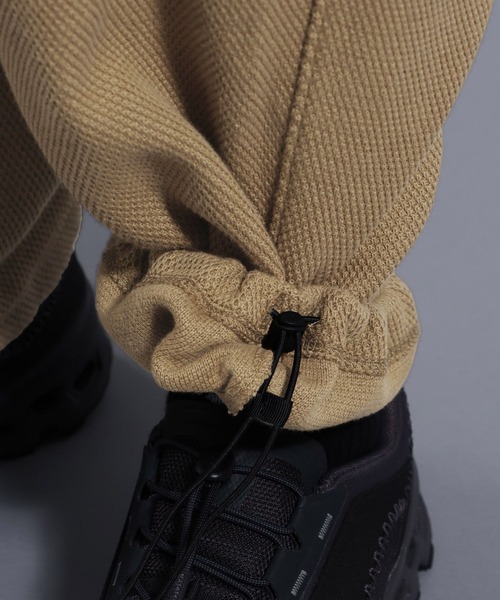 NUMERALS（ヌメラルズ）の「[NUMERALS]EVERYDAY WARMTH WAFFLE PANTS（その他パンツ・メンズ・グリーン/ブラック/ベージュ・MEDIUM/LARGE）」の16枚目の写真
