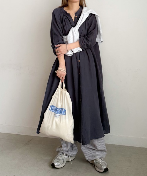 PICHI(ピイチ)の「2wayロングシャツワンピース(シャツワンピース・レディース・ベージュ/チャコール・REGULAR/LONG)」の14枚目の写真