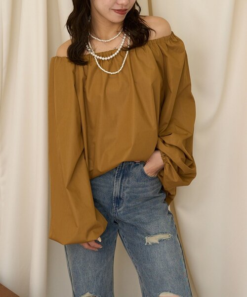 CIAOPANIC(チャオパニック)の「【neutral by ciaopanic】オフショルボリュームブラウス(シャツ/ブラウス・レディース・アイボリー/ブラウン・FREE)」の2枚目の写真