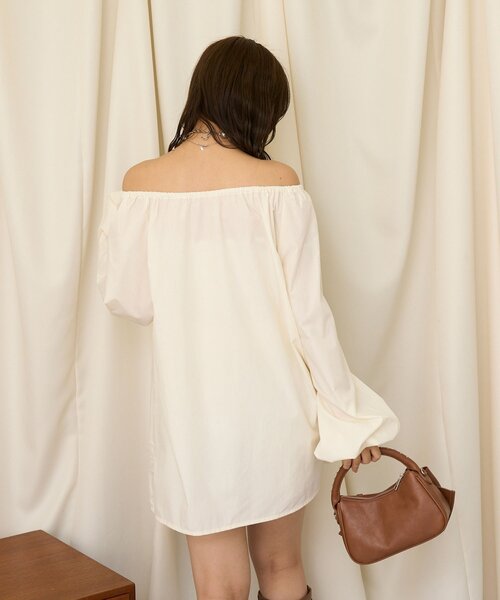CIAOPANIC(チャオパニック)の「【neutral by ciaopanic】オフショルボリュームブラウス(シャツ/ブラウス・レディース・アイボリー/ブラウン・FREE)」の6枚目の写真