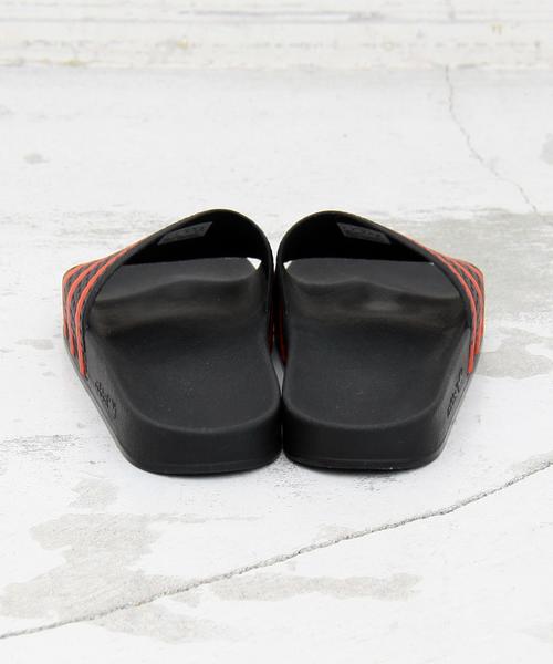 adidas（アディダス）の「【国内exclusive】＜adidas＞∵ADILETTE サンダル◆（サンダル・レディース・ブラック/ピンク・22.5cm/23.5cm/24.5cm/25.5cm）」の5枚目の写真