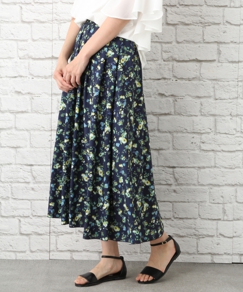 LEPSIM（レプシィム）の「ハナガラプリントタックロングスカート　760170（スカート・レディース・ブラック/グレイッシュベージュ/ネイビー・MEDIUM/LARGE）」の3枚目の写真