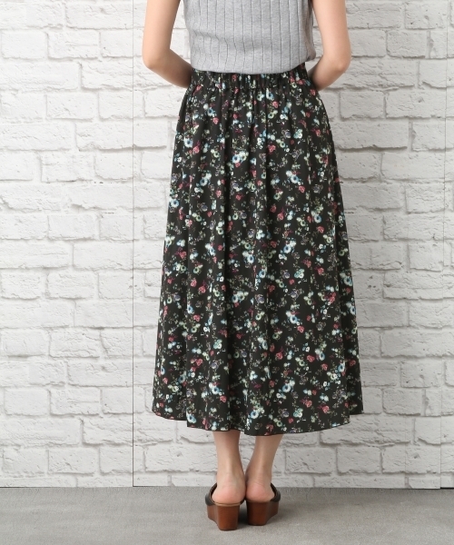 LEPSIM（レプシィム）の「ハナガラプリントタックロングスカート　760170（スカート・レディース・ブラック/グレイッシュベージュ/ネイビー・MEDIUM/LARGE）」の8枚目の写真