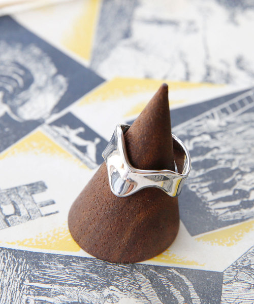 colleca la(コレカラ)の「ワイドウェーブリング(リング・レディース・シルバー/ゴールド・FREE)」の1枚目の写真