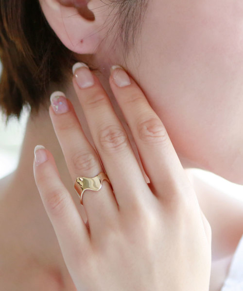 colleca la(コレカラ)の「ワイドウェーブリング(リング・レディース・シルバー/ゴールド・FREE)」の2枚目の写真
