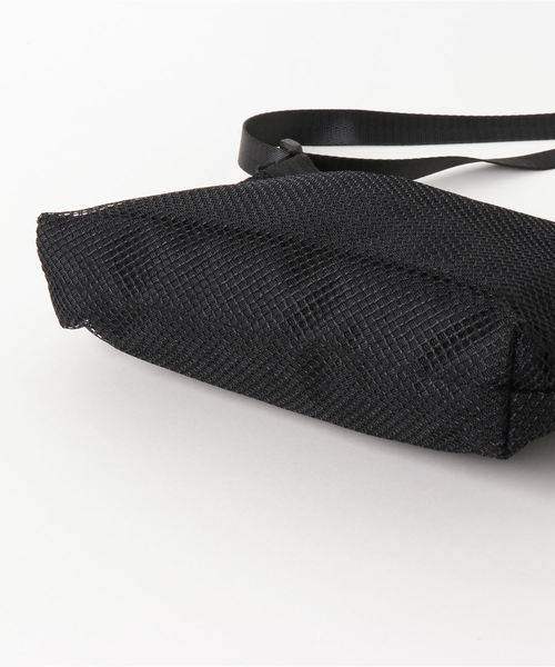 WEGO（ウィゴー）の「WEGO/巾着メッシュサコッシュ（ショルダーバッグ・レディース・ブラック/その他1・FREE）」の4枚目の写真