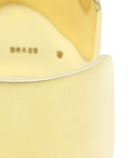 BEAMS BOY（ビームスボーイ）の「ΠBEAMS BOY / BRASS スーパーワイドバングル（バングル/リストバンド・レディース・イエロー系その他・ONE SIZE）」の4枚目の写真