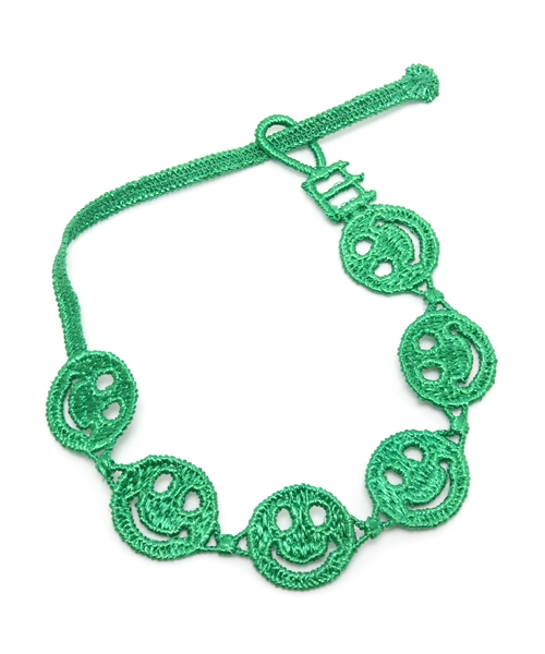 bpr BEAMS（ビーピーアール ビームス ）の「BEAMS / スマイル後染めブレス（ブレスレット・メンズ・グリーン/ブルー/ホワイト/グレー/ブラウン/ピンク/オレンジ/イエロー・ONE SIZE）」の4枚目の写真