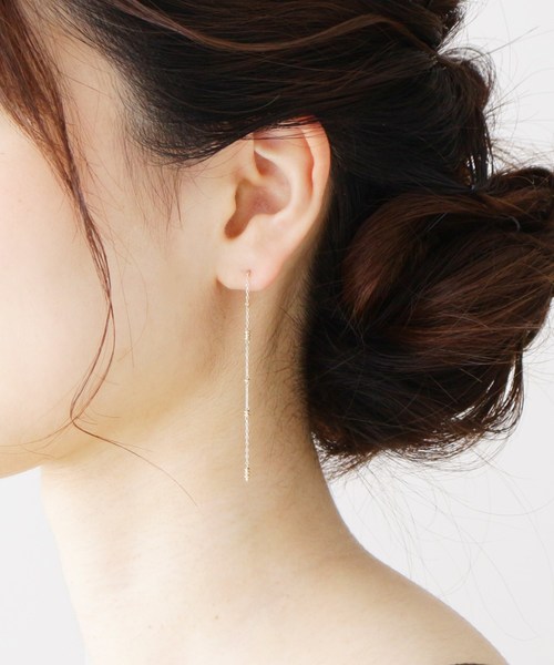 COCOSHNIK（ココシュニック）の「カットビーズ　ロングチェーン　スタッドピアス（ピアス（両耳用）・レディース・ホワイト系その他7・00）」の7枚目の写真
