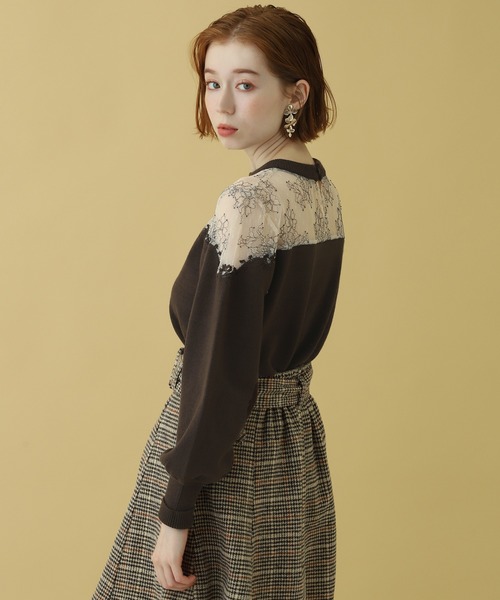 one after another NICE CLAUP(ワンアフターアナザーナイスクラップ)の「デコルテ透けチュール刺繍ニット(ニット/セーター・レディース・ブラック/ブラウン/アイボリー/ミント・FREE)」の6枚目の写真