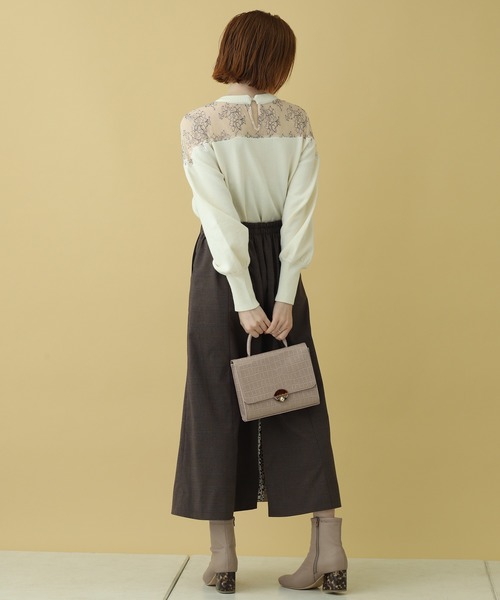 one after another NICE CLAUP(ワンアフターアナザーナイスクラップ)の「デコルテ透けチュール刺繍ニット(ニット/セーター・レディース・ブラック/ブラウン/アイボリー/ミント・FREE)」の21枚目の写真