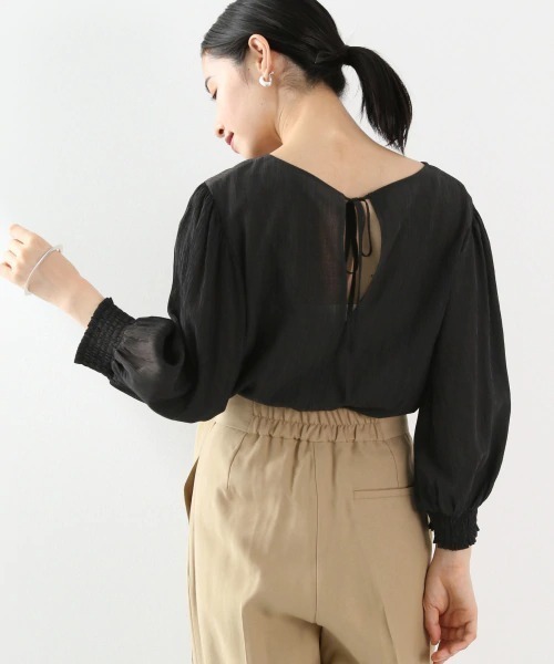 LOWRYS FARM（ローリーズファーム）の「シアープリーツブラウス６Ｓ　887462（シャツ/ブラウス・レディース・グリーン/ブラック/ピンク/オフホワイト・FREE）」の3枚目の写真