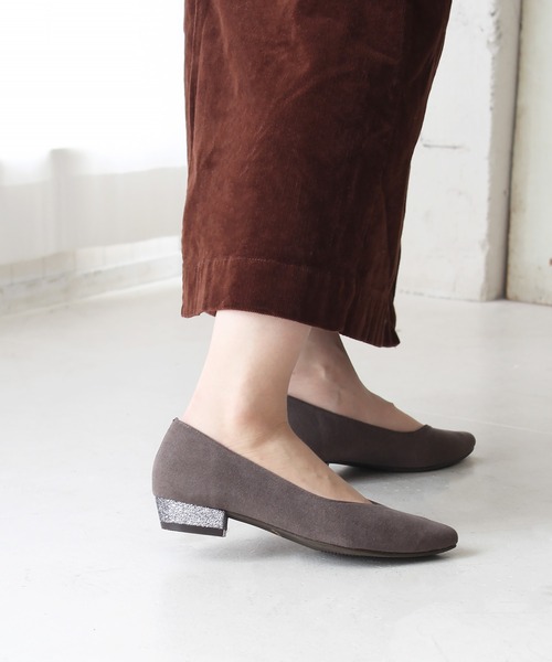 chocolates（チョコラテス）の「晴雨兼用 ポインテッドエナメルレインパンプス【日本製】（パンプス・レディース・ブラック/ライトブルー/ホワイト/ベージュ/ワインレッド/グレー/ネイビー・24cm/23.5cm/22.5cm/25cm/23cm/22cm/24.5cm）」の3枚目の写真