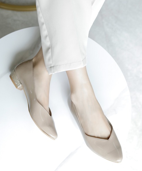 chocolates（チョコラテス）の「晴雨兼用 ポインテッドエナメルレインパンプス【日本製】（パンプス・レディース・ブラック/ライトブルー/ホワイト/ベージュ/ワインレッド/グレー/ネイビー・24cm/23.5cm/22.5cm/25cm/23cm/22cm/24.5cm）」の8枚目の写真