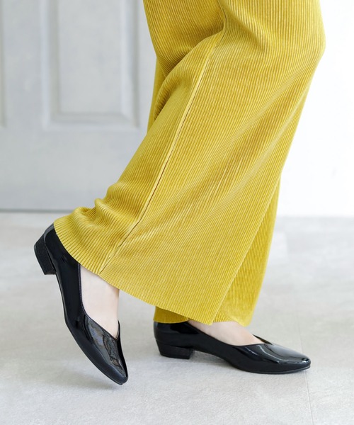 chocolates（チョコラテス）の「晴雨兼用 ポインテッドエナメルレインパンプス【日本製】（パンプス・レディース・ブラック/ライトブルー/ホワイト/ベージュ/ワインレッド/グレー/ネイビー・24cm/23.5cm/22.5cm/25cm/23cm/22cm/24.5cm）」の21枚目の写真