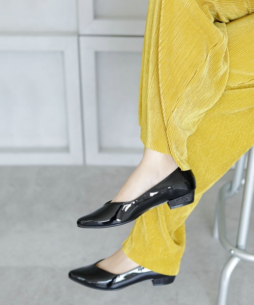 chocolates（チョコラテス）の「晴雨兼用 ポインテッドエナメルレインパンプス【日本製】（パンプス・レディース・ブラック/ライトブルー/ホワイト/ベージュ/ワインレッド/グレー/ネイビー・24cm/23.5cm/22.5cm/25cm/23cm/22cm/24.5cm）」の17枚目の写真