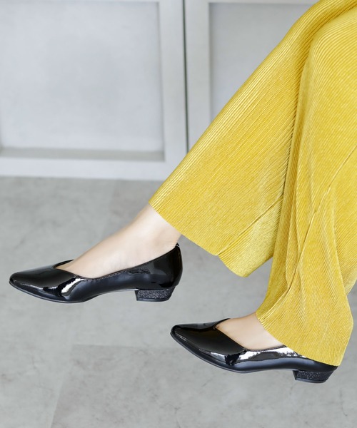 chocolates（チョコラテス）の「晴雨兼用 ポインテッドエナメルレインパンプス【日本製】（パンプス・レディース・ブラック/ライトブルー/ホワイト/ベージュ/ワインレッド/グレー/ネイビー・24cm/23.5cm/22.5cm/25cm/23cm/22cm/24.5cm）」の16枚目の写真