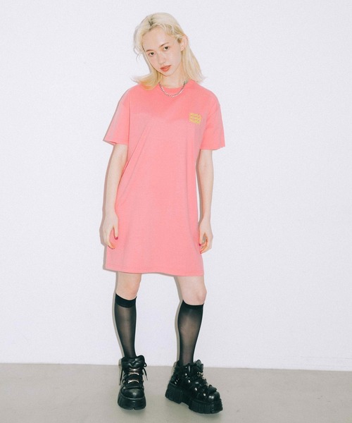 X-girl（エックスガール）の「GLOW LOGO S/S TEE DRESS（ワンピース・レディース・ホワイト/ブラック/ピンク・S/M）」の6枚目の写真