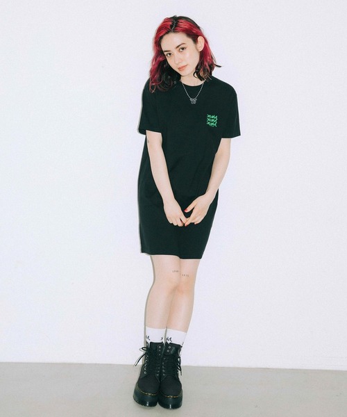 X-girl（エックスガール）の「GLOW LOGO S/S TEE DRESS（ワンピース・レディース・ホワイト/ブラック/ピンク・S/M）」の19枚目の写真