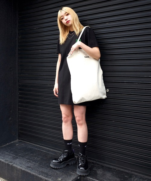 X-girl（エックスガール）の「GLOW LOGO S/S TEE DRESS（ワンピース・レディース・ホワイト/ブラック/ピンク・S/M）」の22枚目の写真