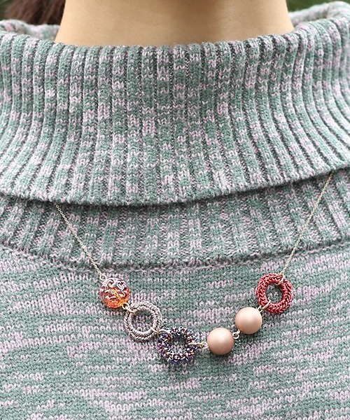 チチカカ(チチカカ)の「カラフルパーツネックレス(ネックレス・レディース・ベージュ/オレンジ/ネイビー・FREE)」の3枚目の写真