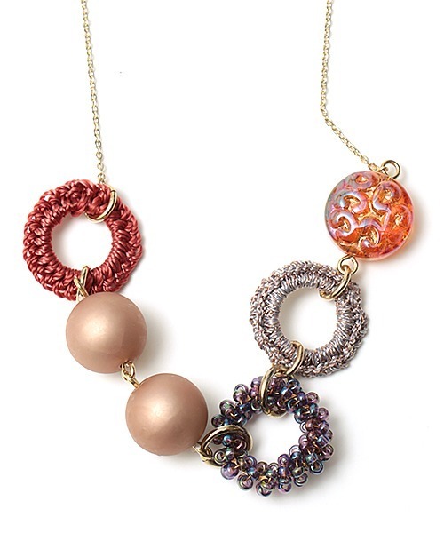 チチカカ(チチカカ)の「カラフルパーツネックレス(ネックレス・レディース・ベージュ/オレンジ/ネイビー・FREE)」の8枚目の写真