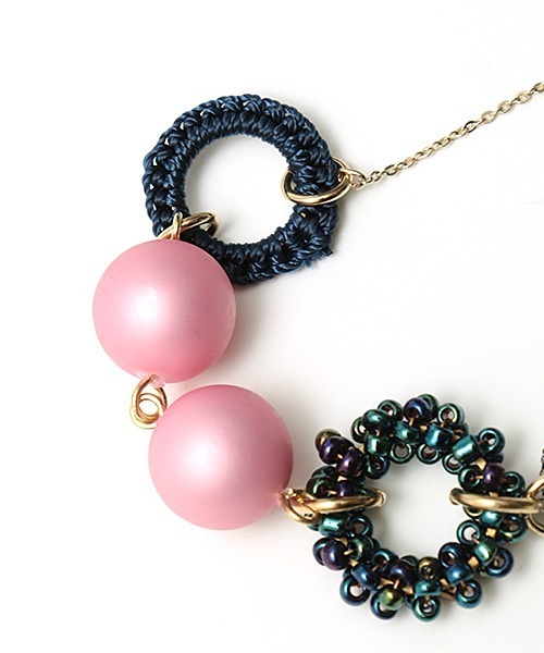 チチカカ(チチカカ)の「カラフルパーツネックレス(ネックレス・レディース・ベージュ/オレンジ/ネイビー・FREE)」の6枚目の写真