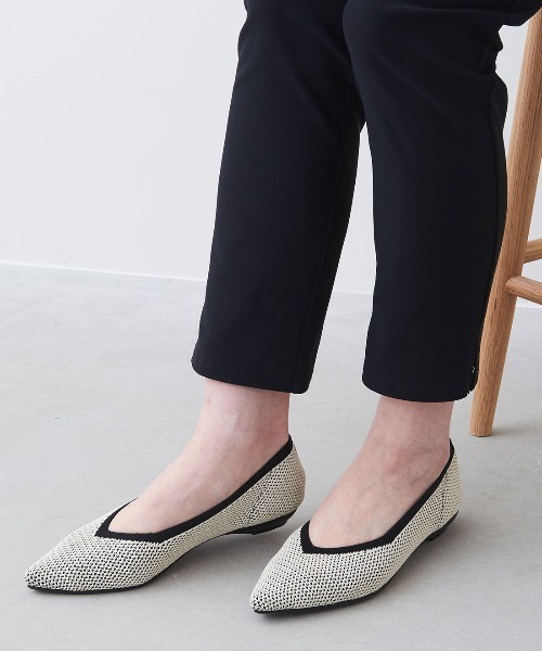 IEDIT（イディット）の「ＩＥＤＩＴ　サンダル以上パンプス未満のエア軽（かる）ライトニット編み素材の涼やかフラットシューズ（パンプス・レディース・ホワイト/ブラウン・2/3/4/5）」の2枚目の写真