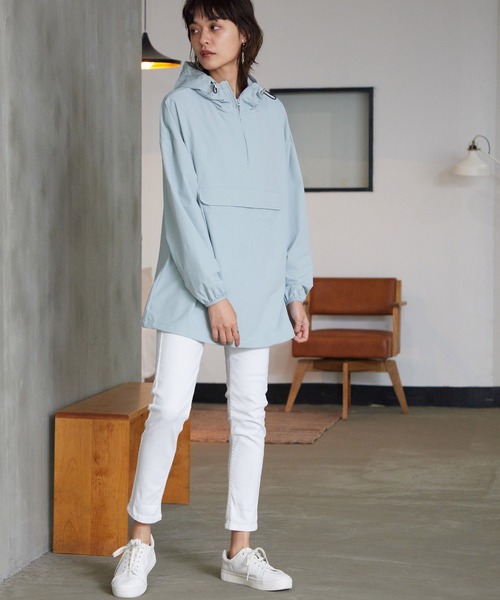 OMNES(オムネス)の「UV撥水ストレッチナイロンパーカー(ブルゾン・レディース・ブラック/ベージュ/ブルー系その他・MEDIUM/LARGE)」の10枚目の写真