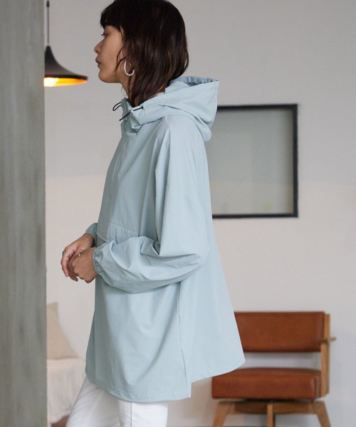 OMNES(オムネス)の「UV撥水ストレッチナイロンパーカー(ブルゾン・レディース・ブラック/ベージュ/ブルー系その他・MEDIUM/LARGE)」の11枚目の写真