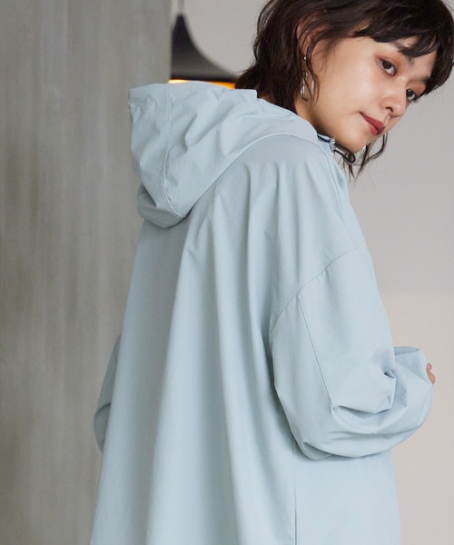 OMNES(オムネス)の「UV撥水ストレッチナイロンパーカー(ブルゾン・レディース・ブラック/ベージュ/ブルー系その他・MEDIUM/LARGE)」の13枚目の写真