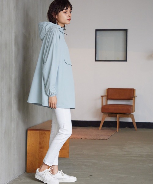 OMNES(オムネス)の「UV撥水ストレッチナイロンパーカー(ブルゾン・レディース・ブラック/ベージュ/ブルー系その他・MEDIUM/LARGE)」の14枚目の写真