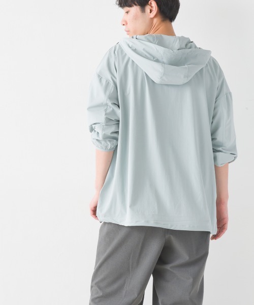 OMNES(オムネス)の「UV撥水ストレッチナイロンパーカー(ブルゾン・レディース・ブラック/ベージュ/ブルー系その他・MEDIUM/LARGE)」の6枚目の写真