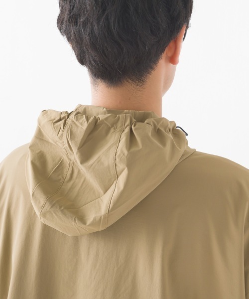 OMNES(オムネス)の「UV撥水ストレッチナイロンパーカー(ブルゾン・レディース・ブラック/ベージュ/ブルー系その他・MEDIUM/LARGE)」の16枚目の写真
