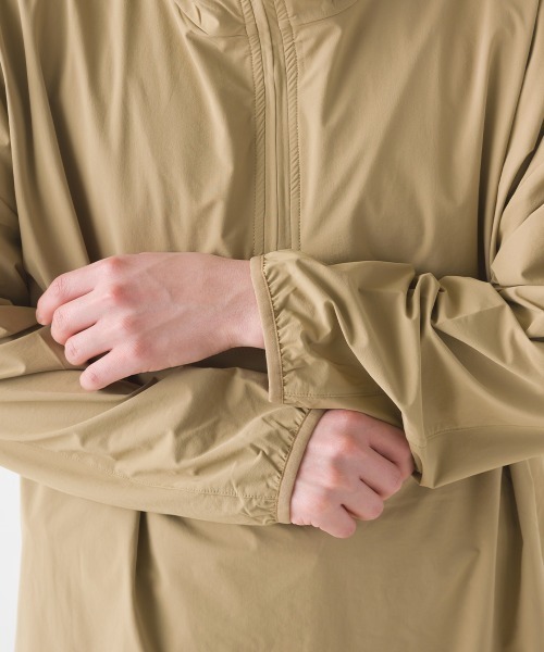 OMNES(オムネス)の「UV撥水ストレッチナイロンパーカー(ブルゾン・レディース・ブラック/ベージュ/ブルー系その他・MEDIUM/LARGE)」の17枚目の写真