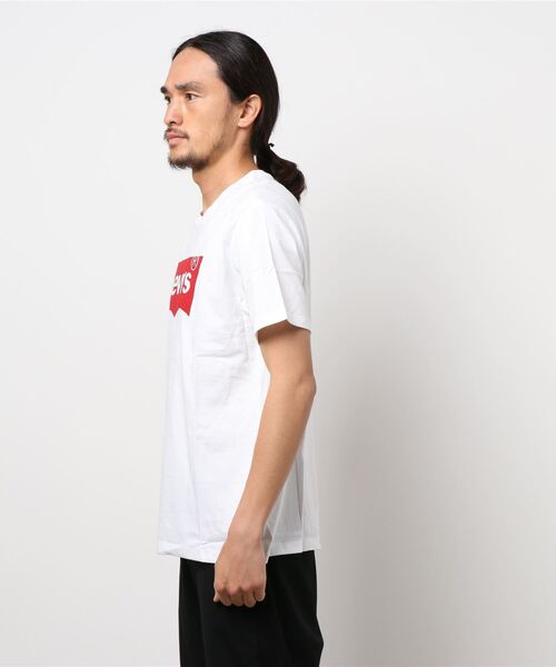 Levi's（リーバイス）の「【LEVI'S/リーバイス】LEVI'S バットウイングロゴプリントTシャツ（Tシャツ/カットソー・メンズ・ホワイト・LARGE/SMALL/MEDIUM）」の2枚目の写真