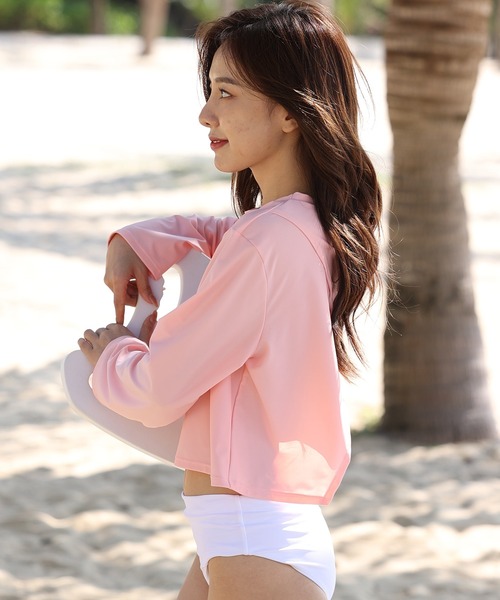 TeddyShop（テディショップ）の「【UVカット率 99%以上/UPF50+/大きいサイズ有】バックスリット入り 長袖 ドロップショルダー ラッシュガード レディース（ラッシュガード・レディース・ホワイト/ブラック/ベージュ/モカ/グリーン/ピンク/ホワイト系その他/ブルーグレー/ネイビー/ホワイト系その他2/ブルー/ブラック系その他・LL/S/M/L/3L/4L）」の21枚目の写真