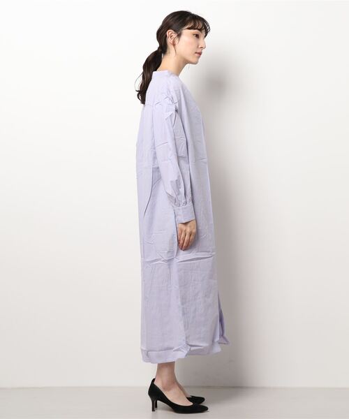 feepur(フェピュール)の「バンドカラーオーバーシャツワンピース(シャツワンピース・レディース・サックスブルー/ホワイト/ブラック/グリーン・MEDIUM)」の6枚目の写真